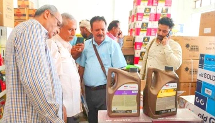 ضبط أكبر معمل لإنتاج زيوت سيارات مغشوشة في لحج 