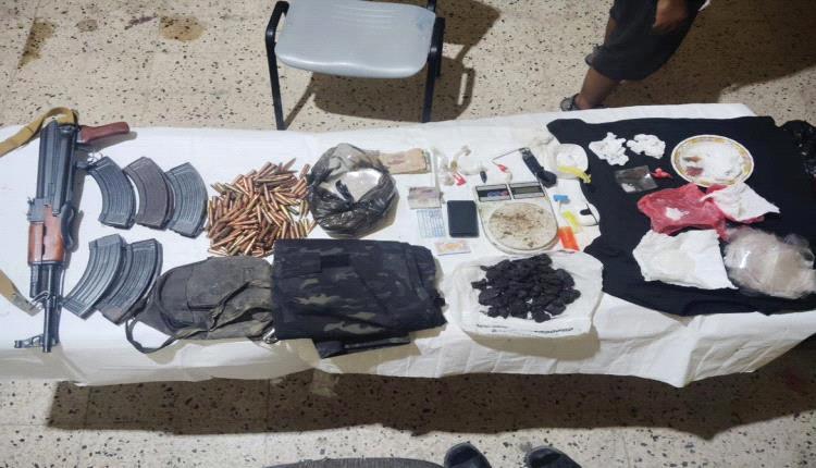 عملية نوعية في المكلا تُسقط مروج مخدرات خطير متخفٍ بزي أمني
