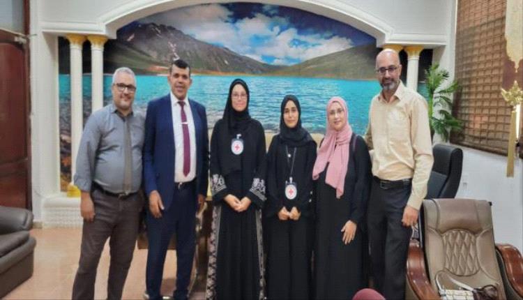عميد طب الأسنان بجامعة عدن يبحث مع الصليب الأحمر تعزيز التعاون العلمي