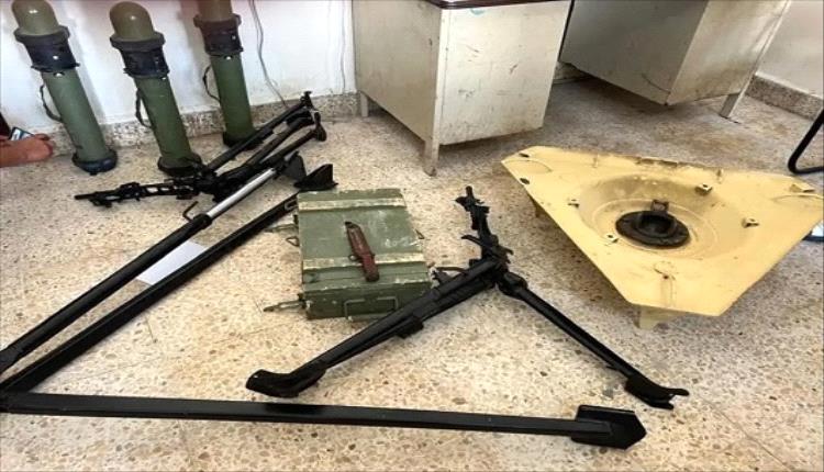 إحباط تهريب أسلحة ثقيلة غرب المكلا وضبط قذائف هاون وذخائر