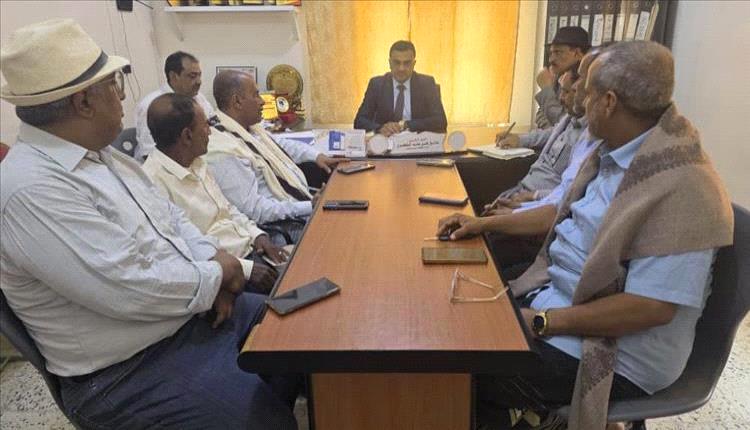 السلطة المحلية بسقطرى تناقش  الاستعدادات الغذائية لموسم الخريف