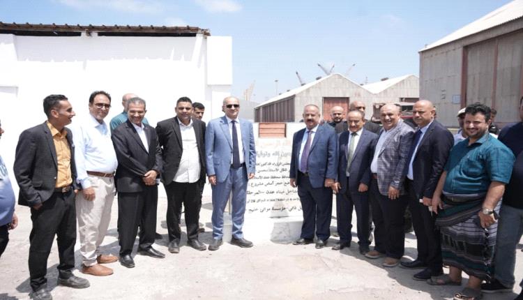 العمري وأمزربة يدشنان المرحلة الثانية لتطوير مداخل ميناء عدن