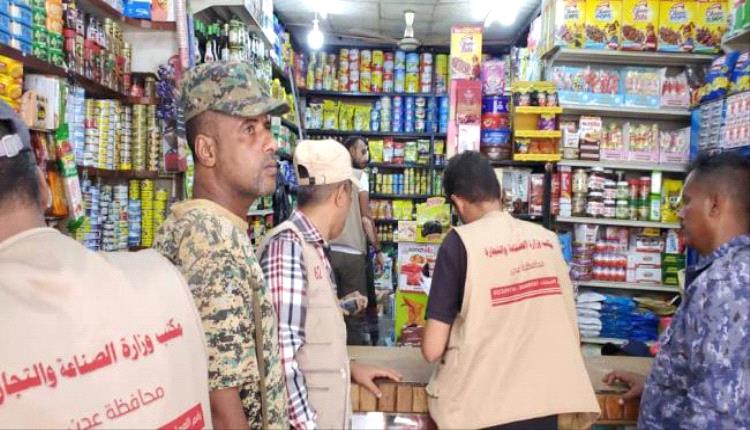 حملة ميدانية لضبط الأسواق في التواهي وتحرير مخالفات للمخالفين