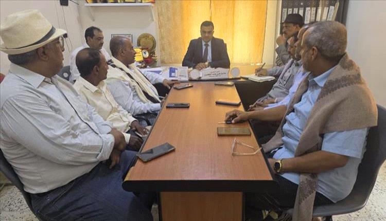 السلطة المحلية بسقطرى تناقش يناقش الاستعدادات الغذائية لموسم الخريف