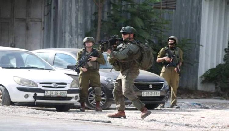 حملة اقتحامات إسرائيلية شمال القدس تسفر عن اعتقال أكثر من 35 فلسطينياً 