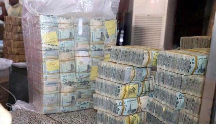 أزمة شح السيولة تضغط على الاقتصاد اليمني وتؤخر صرف مرتبات الموظفين