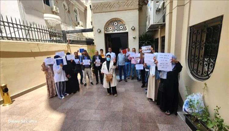 طلاب يمنيون في مصر يصعّدون احتجاجاتهم للمطالبة بمستحقاتهم المالية المتأخرة