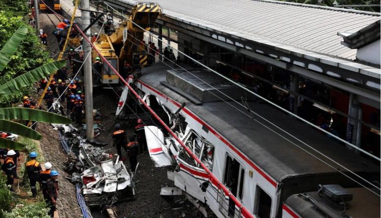 نحو مئة قتيل وجريح في تصادم قطارين بإندونيسيا