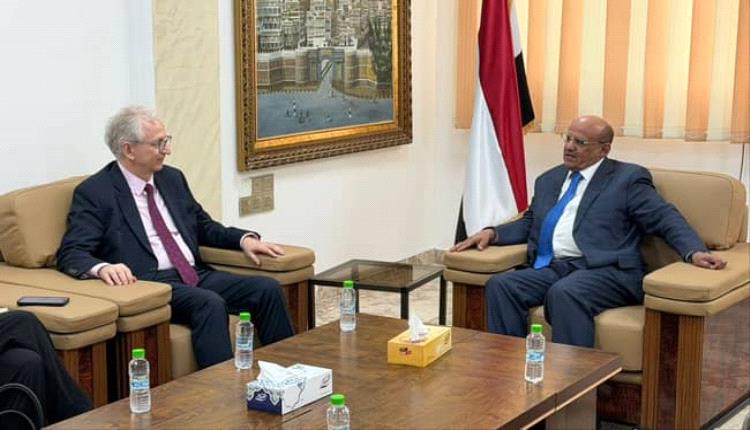 محافظ البنك المركزي يبحث مع السفير الألماني في عدن التطورات الاقتصادية