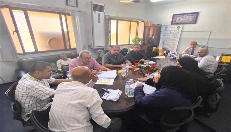 كلية الحاسوب بجامعة عدن تبحث تطوير المناهج وتعزيز البحث العلمي