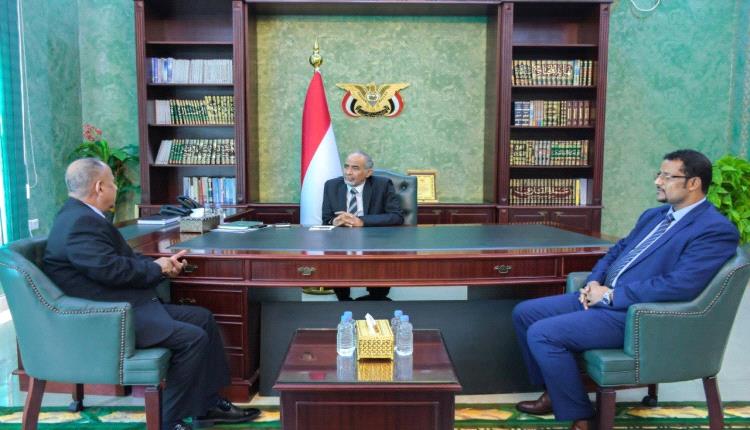 الصبيحي يوجّه بتطوير الموانئ والمطارات لضمان انسيابية النقل وخفض التكاليف