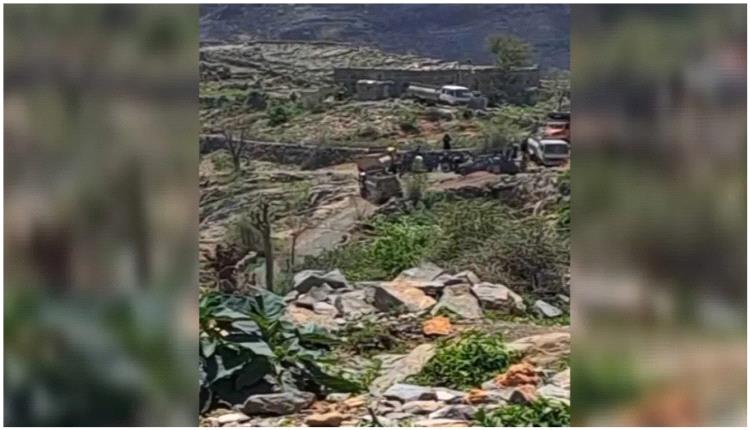 مواجهات قبلية مسلحة في حجة بعد منع مليشيا الحوثي حفر بئر مياه وفرض حصار على الأهالي