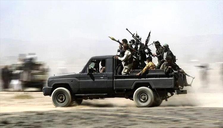مسلحون حوثيون يداهمون قرية شرق إب ويختطفون 5 أشخاص فجرًا