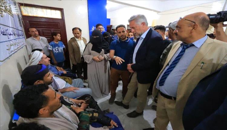 وفد أوروبي يطّلع على برامج التأهيل المهني في معهد احتراف بمدينة تعز