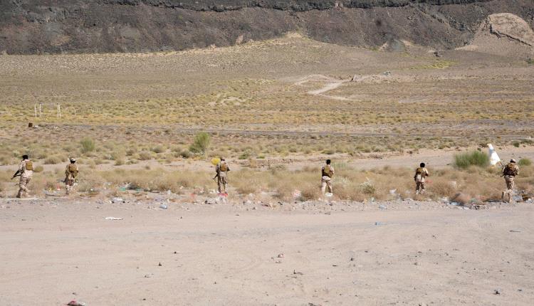 قوات العمالقة الجنوبية تستعرض جاهزيتها بتمرين تكتيكي يحاكي اقتحام مواقع العدو