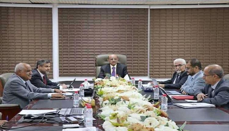 البنك المركزي يناقش التطورات الاقتصادية ويؤكد مواصلة الإصلاحات