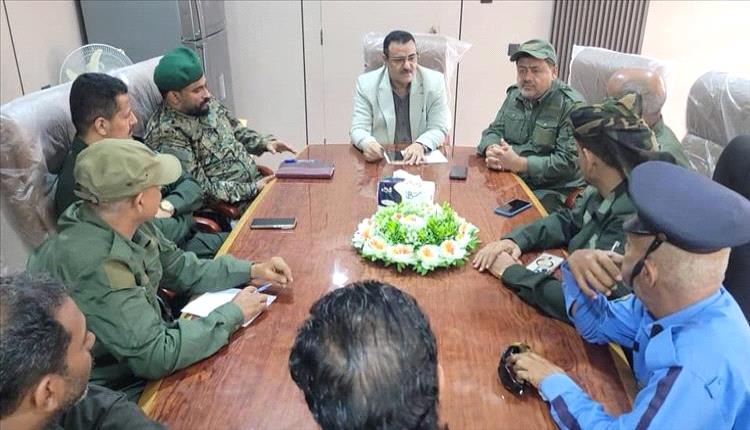 الداؤودي يبحث مع اللجنة الأمنية بالبريقة  تعزيز الأداء الأمني وتقر إجراءات لدعم الاستقرار