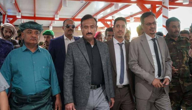 محافظ شبوة يتفقد “شبوة مول” في عتق ويؤكد أهمية المشروع في تنشيط الاستثمار والاقتصاد المحلي