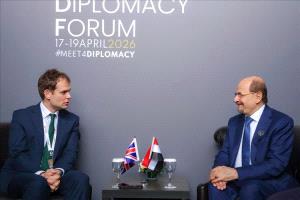 الزنداني يبحث مع بريطانيا دعم التعافي في اليمن وتعزيز الشراكة الثنائية