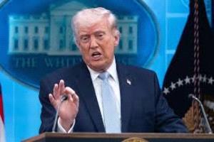 سيناتور أمريكي يطالب ترامب بتدمير إيران