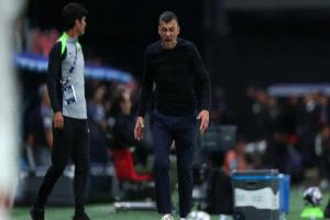 تصرف مفاجئ.. كونسيساو يغادر المؤتمر غاضبًا بعد خسارة الاتحاد أمام نيوم