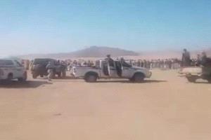 قبائل دهم تحتشد في الجوف وتصعّد بعد اختطاف شيخ قبلي على يد عناصر حوثية