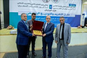 جامعة عدن تكرّم وزير التعليم العالي السابق وتؤكد ترسيخ ثقافة الوفاء المؤسسي