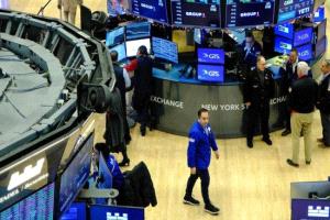 وول ستريت تقلص خسائرها مع ترقب بيانات الوظائف