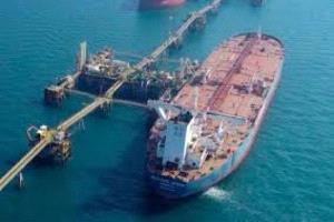 ناقلة ترسو قبالة سواحل العراق لتحميل مليوني برميل من خام البصرة