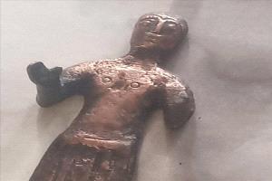 العثور على مقتنيات أثرية في الوضيع يثير الجدل ومطالبات بحماية الموقع