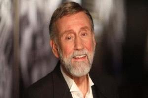 بعد كسر في الرقبة.. راي ستيفنز يبدأ التعافي من منزله وسط متابعة طبية