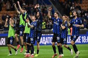 إنتر يزحف بثبات نحو اللقب بثلاثية نظيفة