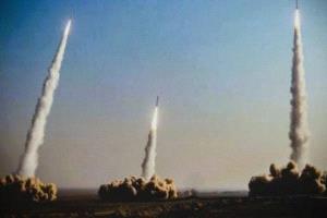 إسرائيل تعترض موجة صواريخ إيرانية.. أضرار في 6 مناطق وسط البلاد
