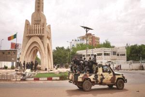 مقتل 23 مدنياً وعسكرياً بهجوم إرهابي في مالي