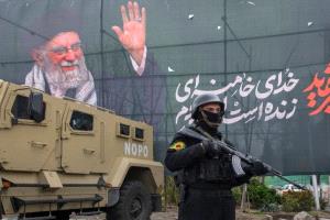 خطة لوقف الحرب بين أمريكا وإيران تشمل هدنة وفتح مضيق هرمز