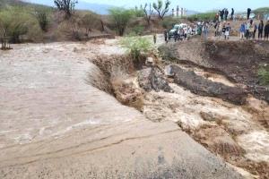 تعز: قافلة إنسانية توزع مساعدات عاجلة للمتضررين من السيول في الساحل