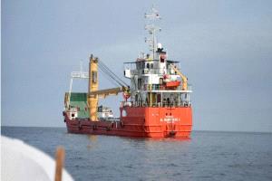  إيران وأميركا تسمحان ليخت روسي فاخر بعبور مضيق هرمز