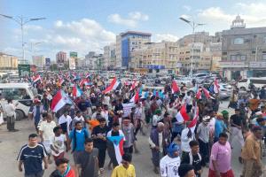 الانتقالي يتهم قوات بإطلاق النار على متظاهرين في المكلا ويطالب بتدخل دولي عاجل