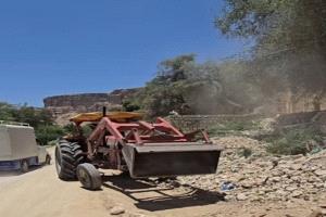 حملة لإزالة المطبات والعوائق على الشارع الرئيسي في دوعن لتحسين السلامة المرورية