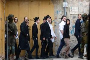 الشرطة الإسرائيلية توقف 8 مستوطنين بعد هجوم وحرق منازل في قرية قُصرة بالضفة الغربية