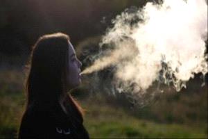 تحذير صادم: السجائر الإلكترونية قد تقود إلى السرطان