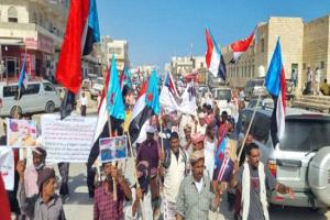سقطرى تنتفض تضامنًا مع حضرموت.. رفض شعبي للقمع وتمسك بالتصعيد السلمي