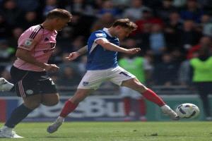 ليستر سيتي يقترب من السقوط إلى الدرجة الثالثة بعد موسم كارثي