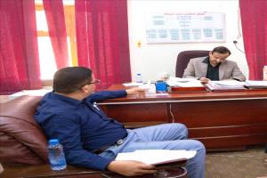 محافظ شبوة يناقش أداء البريد ويشدد على تحسين الخدمات للمواطنين