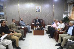 الضالع تبحث تطوير الطرق وحل المشاريع المتعثرة