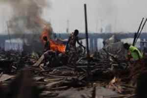 نيجيريا تحقق في غارة جوية دامية استهدفت مسلحين ومخاوف من سقوط المدنيين