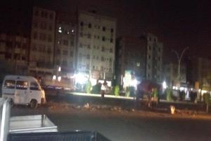 مواطنون في عدن يناشدون إعادة إنارة خط اللحوم وتحسين السلامة المرورية