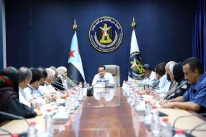 الانتقالي يواجه "حرب الخدمات" بخطط لضبط الاقتصاد وتخفيف معاناة المواطنين