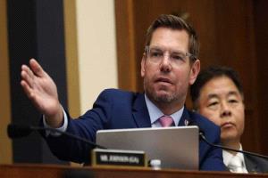 فضيحة أخلاقية تُسقط نائبًا أمريكيًا من الكونغرس