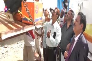 لجنة مشتركة تضبط مخالفات غش في زيوت السيارات بمستودع تجاري بمديرية تبن في لحج